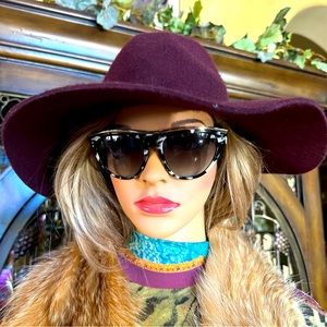 Classy Moschino Cat Eyes Sunglasses